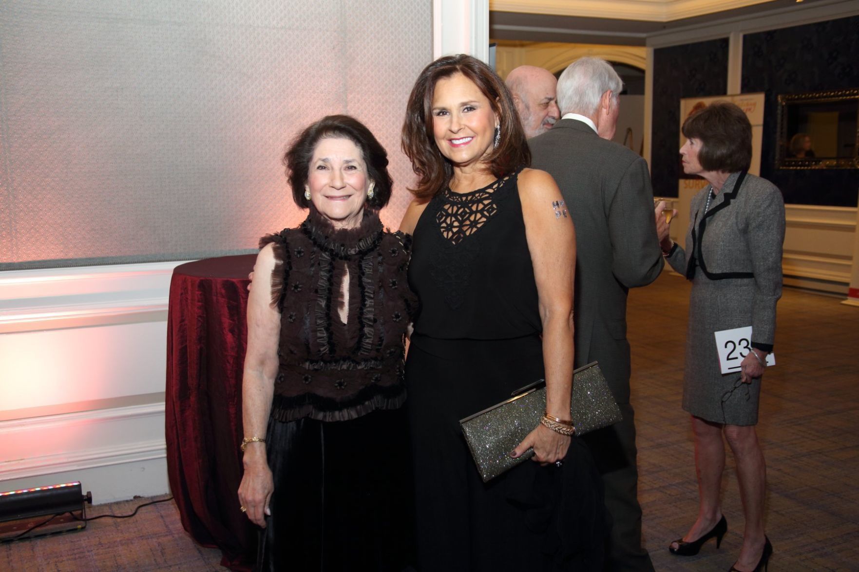 Liz Lincoln, Jane Roodman Weiss